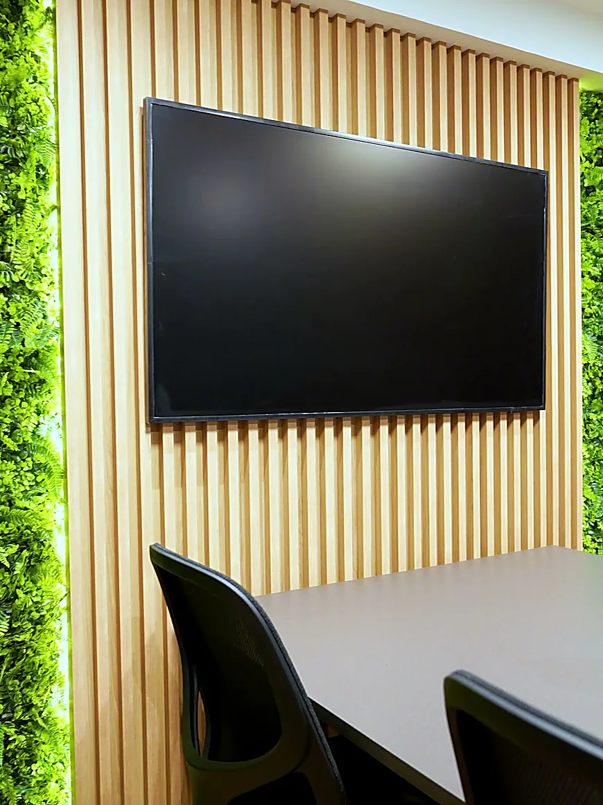 Painel ripado e jardim vertical